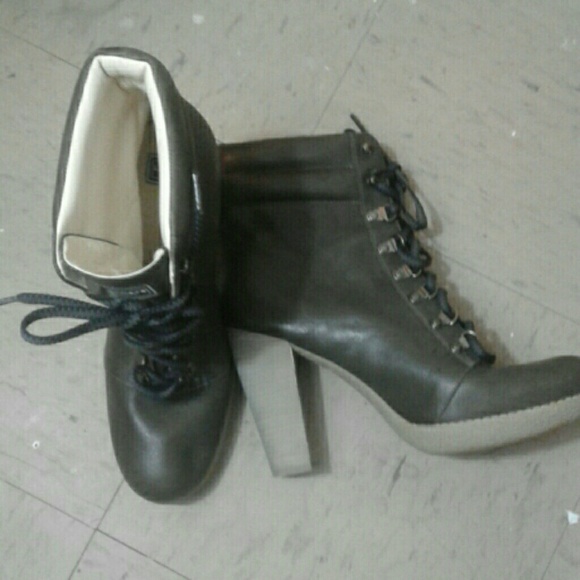 Lacoste Lace Up Leather Boot - Picture 2 of 8